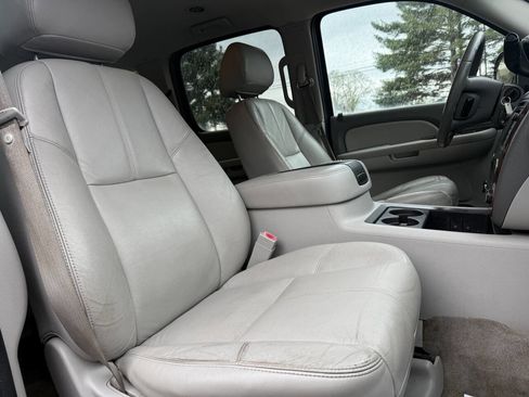 Used 2009 Chevrolet Suburban LT w/ Luxury Package image 13