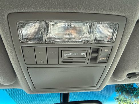 Used 2011 Toyota Camry Hybrid FWD image 24