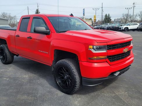 Used 2018 Chevrolet Silverado 1500 Custom w/ Custom Convenience Package AWD/4WD image 16