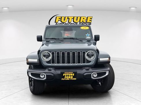 Used 2025 Jeep Wrangler Unlimited Sahara AWD/4WD image 2