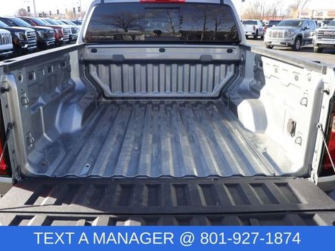 Used 2024 GMC Canyon Elevation w/ Convenience Package image 9