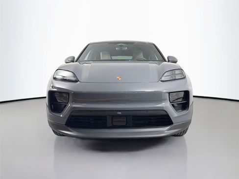 Certified 2025 Porsche Macan Electric RWD image 10