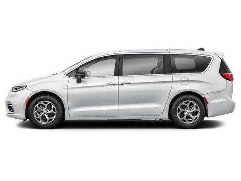 Used 2024 Chrysler Pacifica Limited FWD image 3