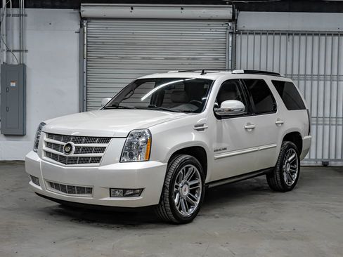 Used 2012 Cadillac Escalade Premium AWD/4WD image 7