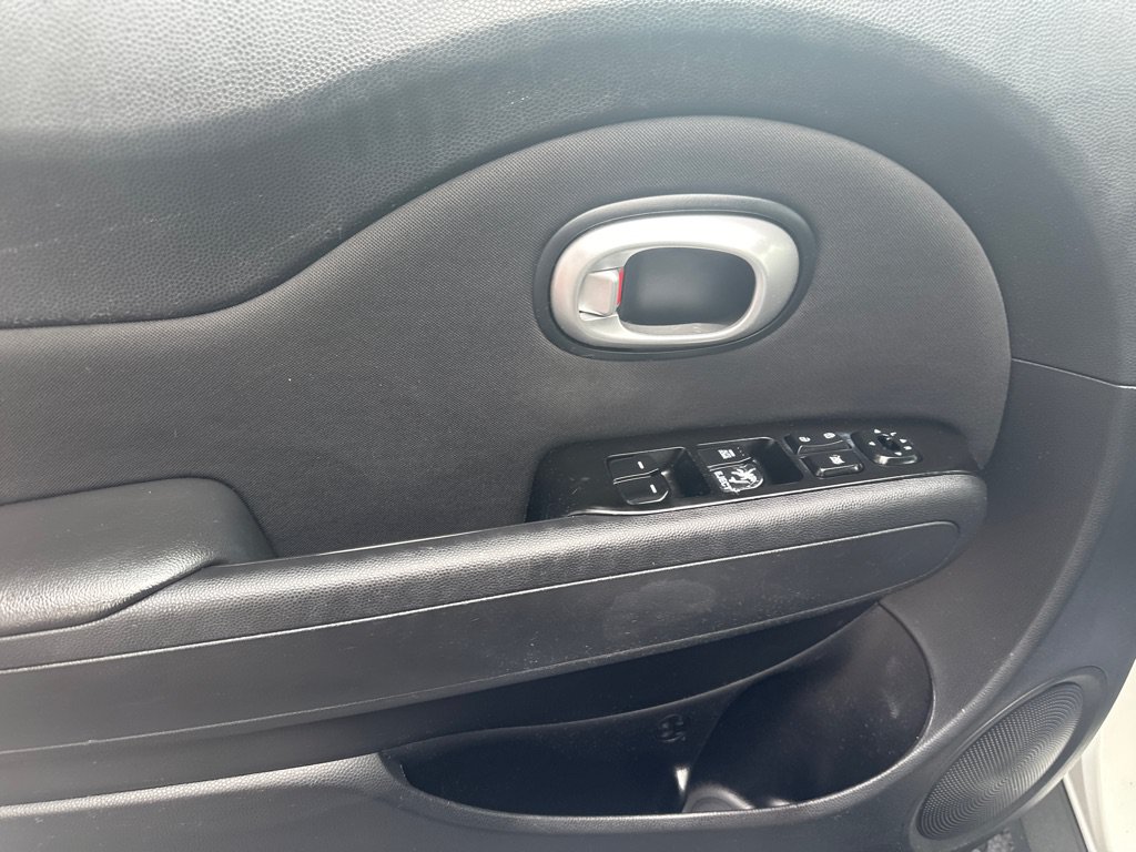Used 2015 Kia Soul FWD image 17