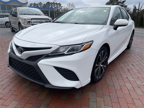 Used 2019 Toyota Camry L image 1