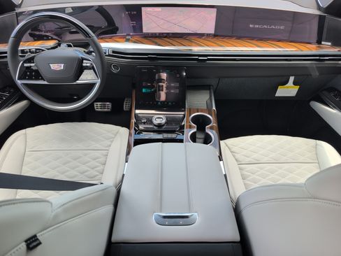 New 2026 Cadillac Escalade Platinum Luxury w/ LPO, Floor Liner Package AWD/4WD image 31