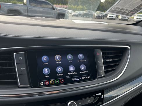 Used 2024 Buick Enclave Premium image 12