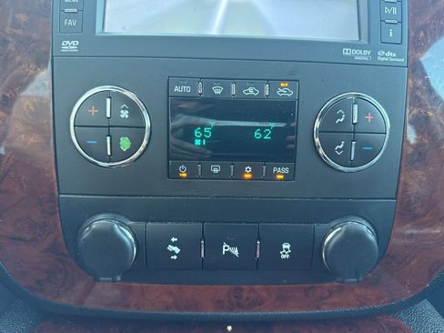 Used 2013 Chevrolet Avalanche LTZ AWD/4WD image 22