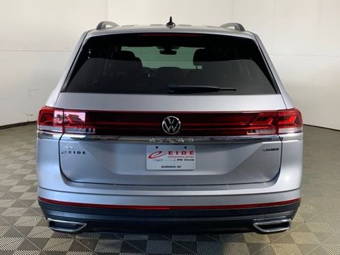 Used 2024 Volkswagen Atlas SE AWD/4WD image 15