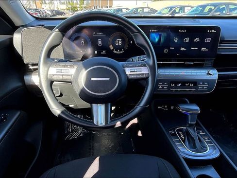 Used 2025 Hyundai Kona SEL image 7