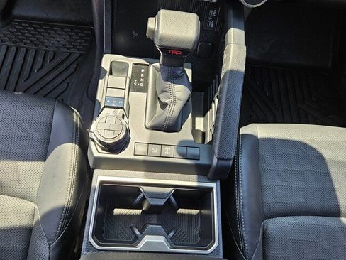 Used 2025 Toyota 4Runner TRD Off-Road Premium AWD/4WD image 15