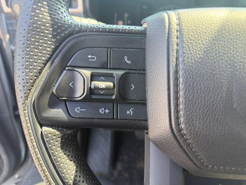 Used 2025 Toyota Tacoma SR5 AWD/4WD image 20