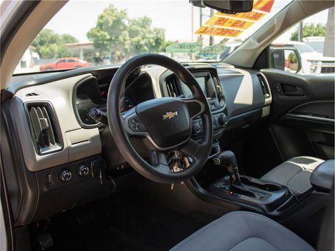 Used 2017 Chevrolet Colorado W/T w/ WT Convenience Package AWD/4WD image 3