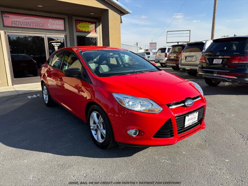 Used 2012 Ford Focus SE FWD image 1