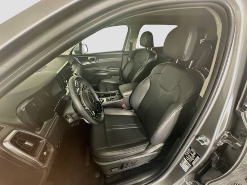 Used 2023 Kia Sorento EX w/ Panoramic Sunroof Package FWD image 13