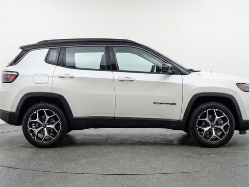 Used 2025 Jeep Compass Limited AWD/4WD image 11