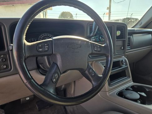 Used 2005 Chevrolet Avalanche LT w/ Preferred Equipment Group image 11