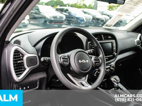 Used 2025 Kia Soul LX w/ LX Technology Package FWD image 22