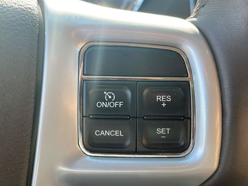 Used 2013 Chrysler Town & Country Touring-L w/ Driver Convenience Group FWD image 16
