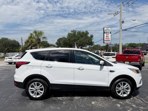 Used 2019 Ford Escape SE FWD image 3