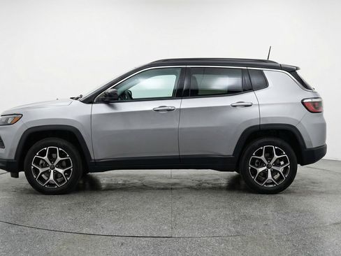 Used 2025 Jeep Compass Limited image 5