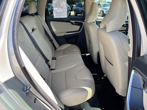 Used 2017 Volvo XC60 T6 Dynamic w/ Preferred Option Package image 24