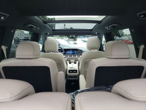 New 2026 Mercedes-Benz GLS 580 4MATIC image 9