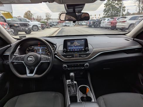 Used 2023 Nissan Altima 2.5 SV image 10