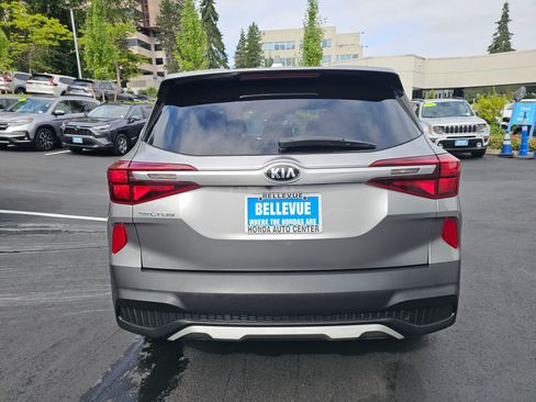 Used 2021 Kia Seltos LX AWD/4WD image 6