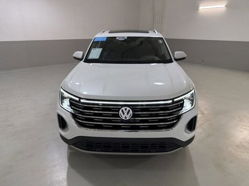 Used 2024 Volkswagen Atlas SEL image 2