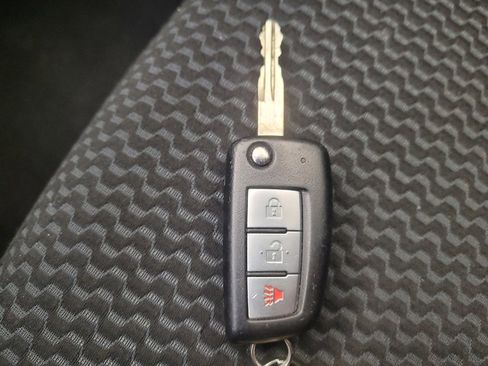 Used 2021 Nissan Rogue Sport S image 32