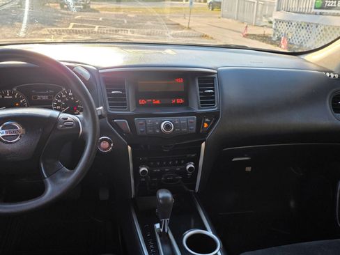 Used 2015 Nissan Pathfinder S image 13