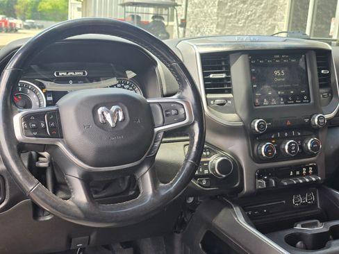 Used 2019 RAM 1500 Big Horn AWD/4WD image 9