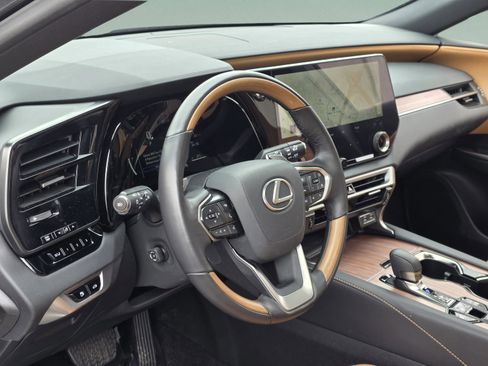 Certified 2025 Lexus RX 350 Premium w/ Accessory Package (Z1) image 10