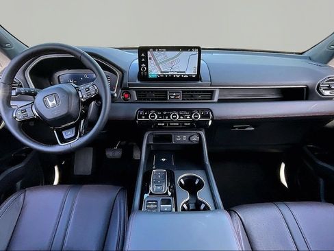 Used 2025 Honda Pilot Black Edition image 8