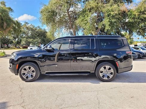 Used 2023 Jeep Wagoneer 4WD w/ Premium Group I image 7