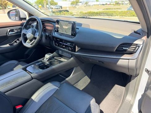 Used 2022 Nissan Rogue Platinum w/ Head-Up Display Package image 22