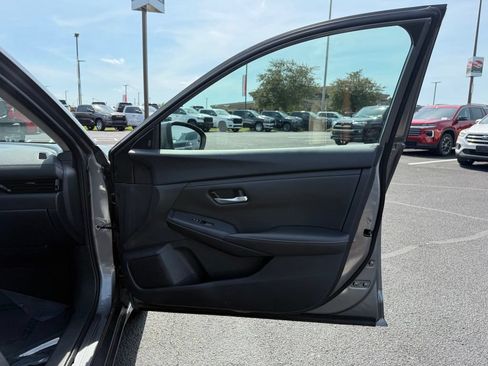 Used 2024 Nissan Sentra SV FWD image 17