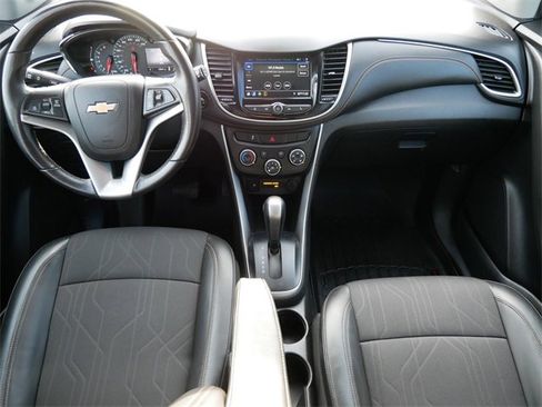 Used 2022 Chevrolet Trax LT w/ LT Convenience Package image 10