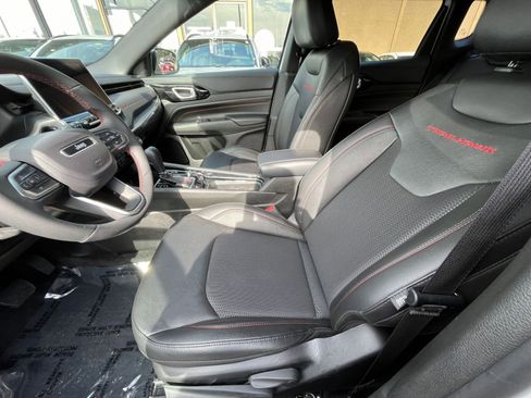 Used 2025 Jeep Compass Trailhawk image 27