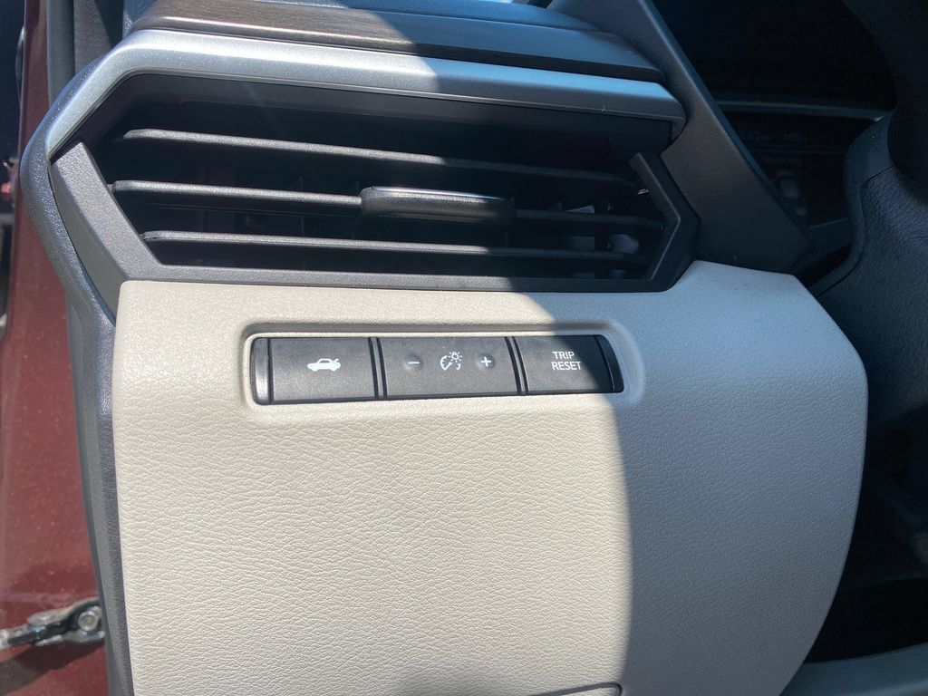 Used 2025 Nissan Altima 2.5 SV FWD image 30