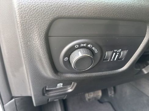 Used 2024 Jeep Grand Cherokee Altitude image 12