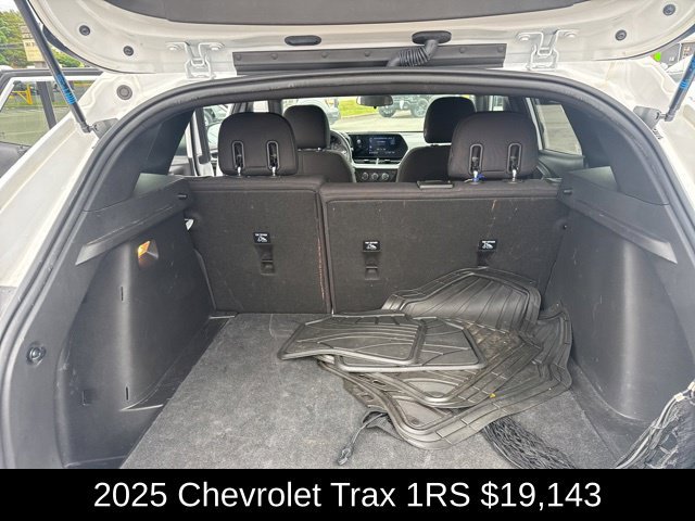 Used 2025 Chevrolet Trax RS w/ Driver Confidence Package FWD image 28
