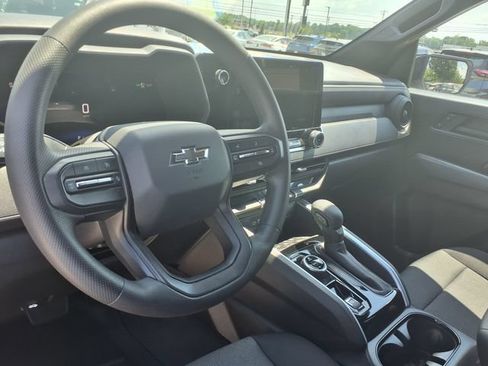 Used 2024 Chevrolet Colorado Trail Boss w/ Advanced Trailering Package AWD/4WD image 4
