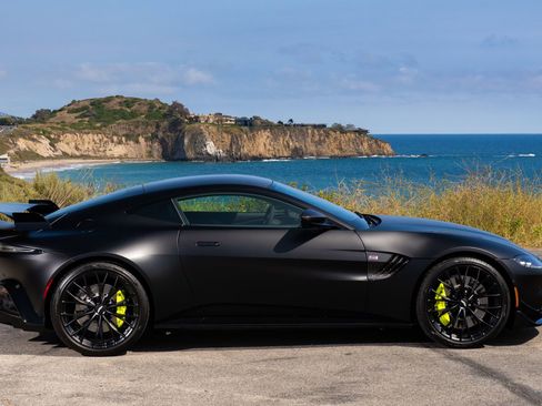 Used 2023 Aston Martin V8 Vantage Coupe RWD image 34