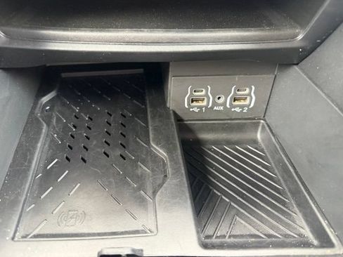 Used 2025 Chrysler Pacifica Limited FWD image 30