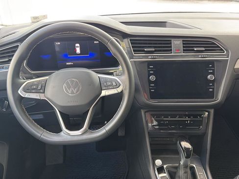 Used 2023 Volkswagen Tiguan SE FWD image 18