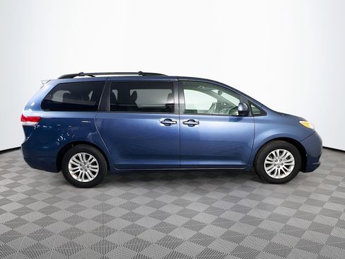 Used 2014 Toyota Sienna XLE image 33