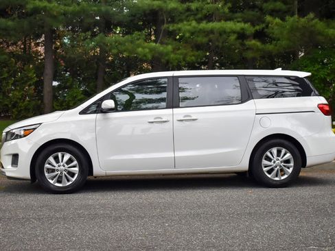 Used 2018 Kia Sedona L FWD image 4